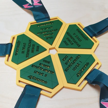 Многослойная медаль из фанеры с покраской