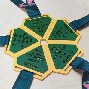 Многослойная медаль из фанеры с покраской